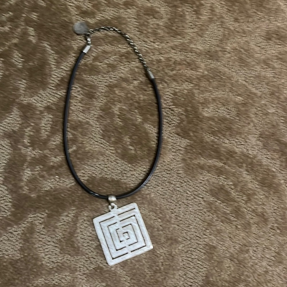 Very pretty necklace.